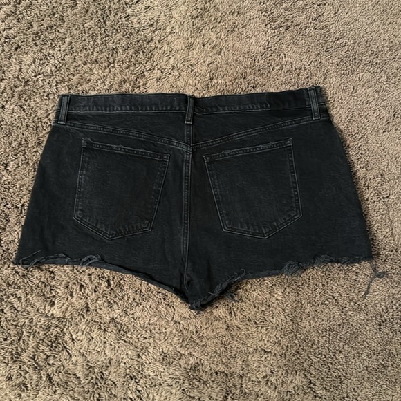 Size 20 Women’s Abercrombie Black Distressed High Rise Mom Short - Picture 5 of 6